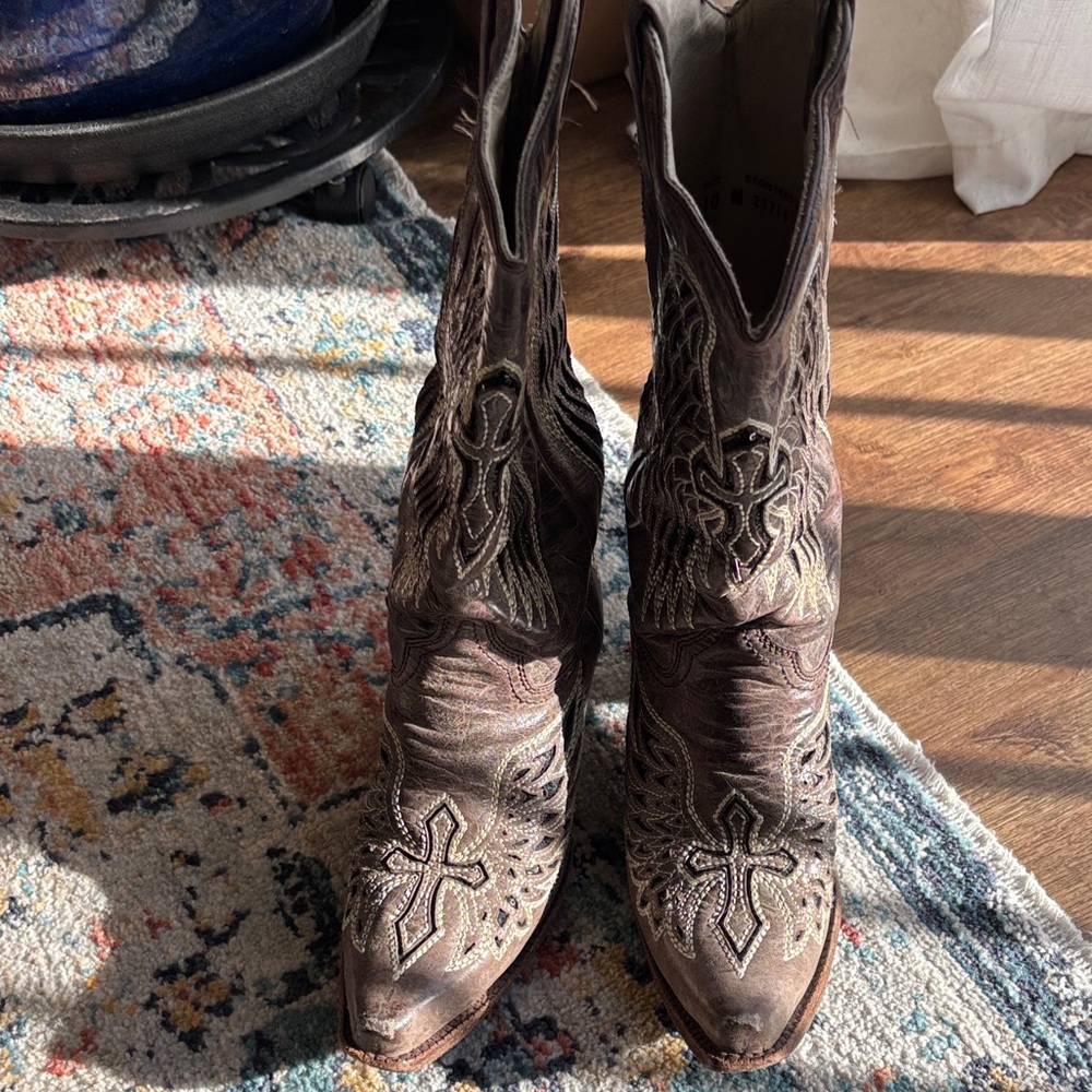 Western Cowboy Boots with Cross Design